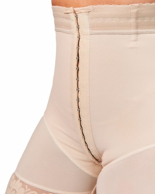 FAJA SHORT TIPO RELOJ DE ARENA CON ABROCHADURA BEIGE - Imagen 4